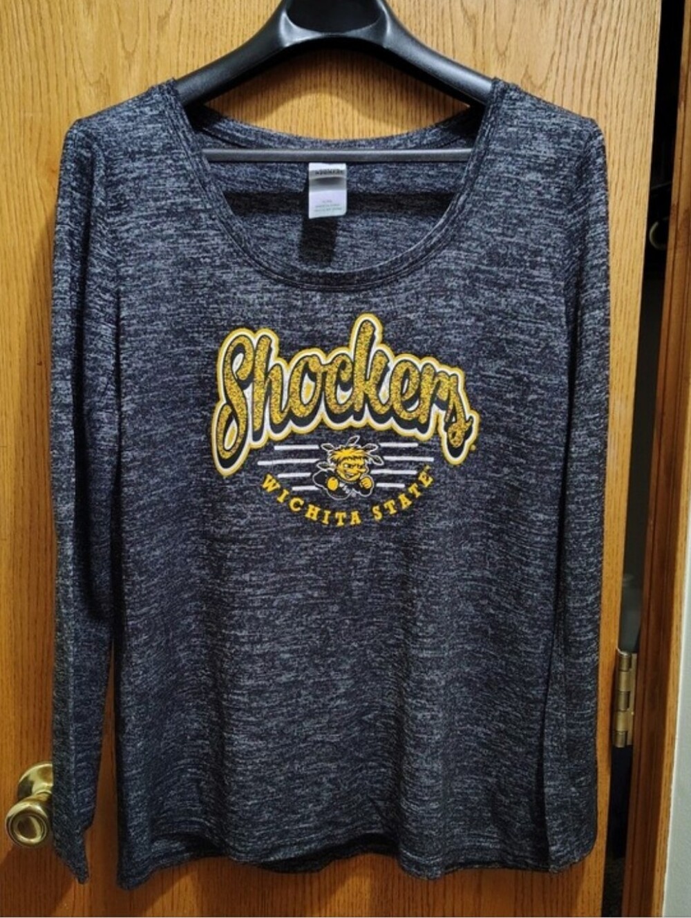 Creative Apparel Concepts Size XL Wichita State Shockers Scoop Neck Top